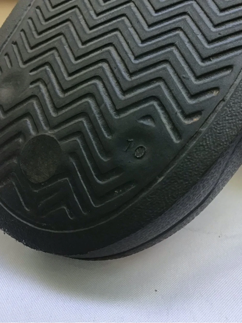 Adidas Men’s Striped Slides Size 10, Like New!